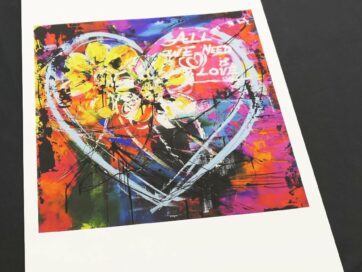 Gicléetryck "All We Need Is Love"